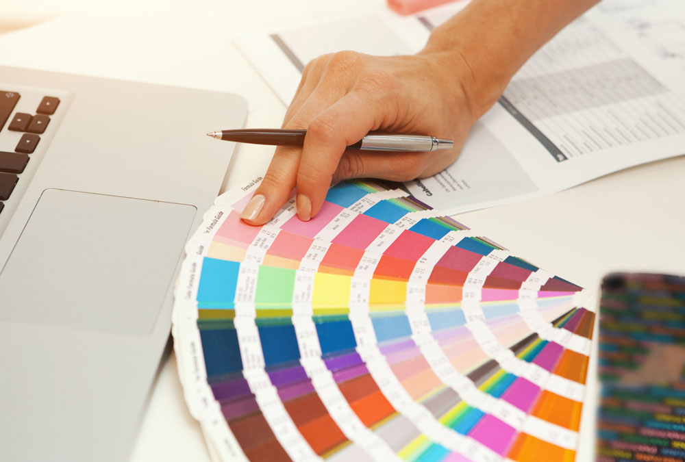 Persönliche Betreuung bei der Druckerei Monno Druckerei Monno druckt Visitenkarten, Broschüren und vieles mehr